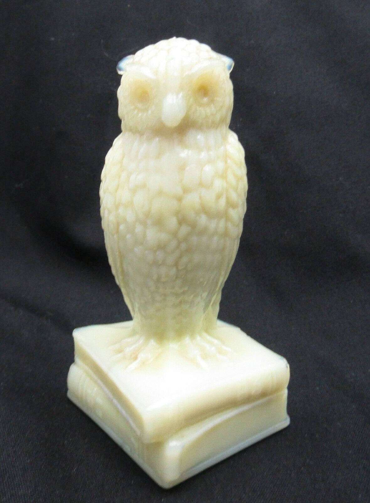 Degenhart Glass Light Custard Yellow Wise Ole Owl On Books Figurine Paperweight